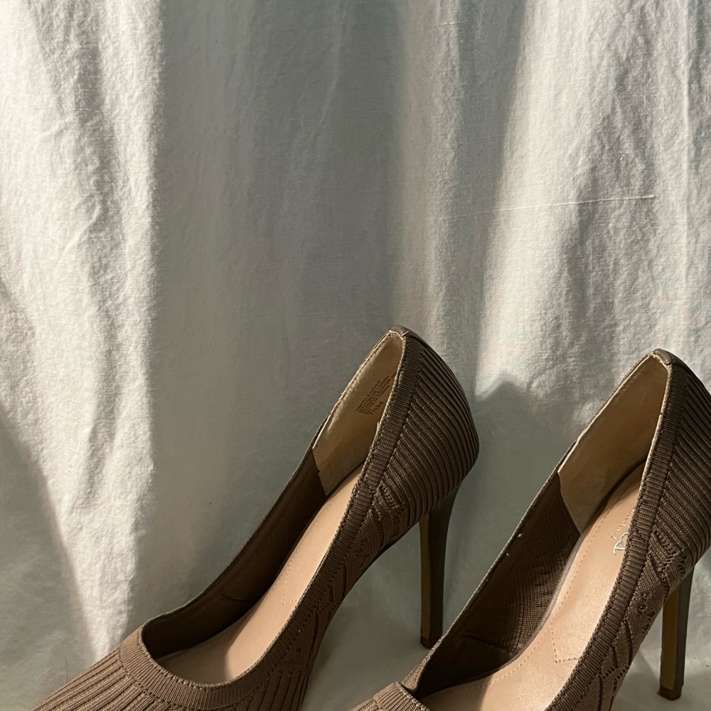 Charles By Charles David Brown Textured Heels Women’s size 7.5